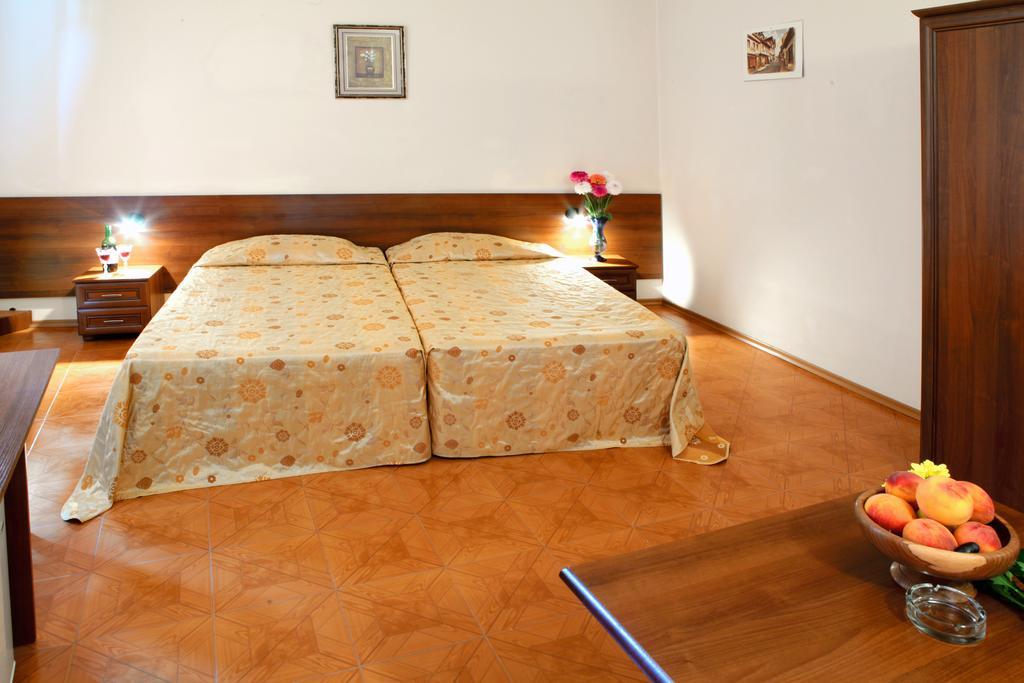 Lucky Hotel Weliko Tarnowo Zimmer foto